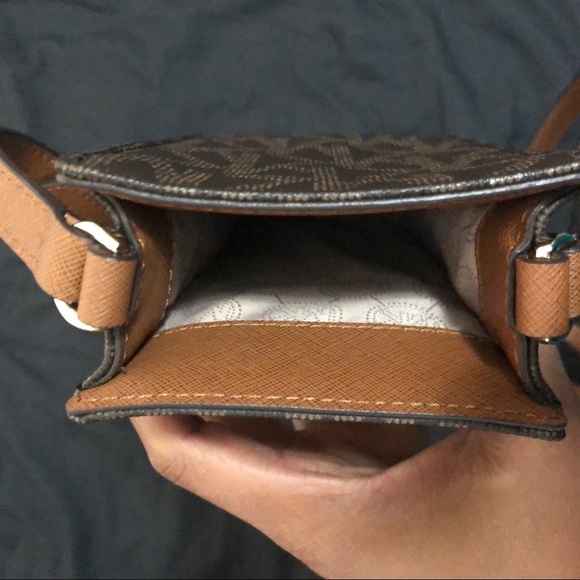 Michael Kors logo crossbody purse - Picture 7 of 8